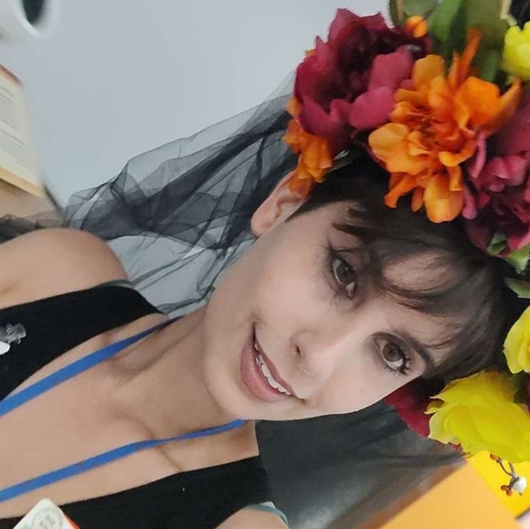 Meet your Posher, Emily - Picture 3 of 3